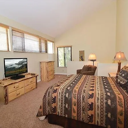 St Anton Courtyard View 2-Bedroom Condo With Full Kitchen